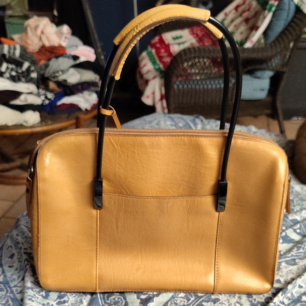 Elegant Tan Leather Handbag